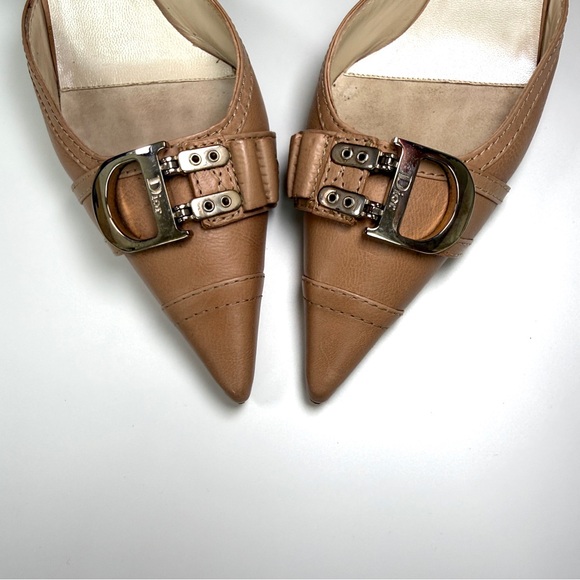 Vintage Dior tan leather pointed-toe mule heels with D buckle, size US 7 - Picture 5 of 8